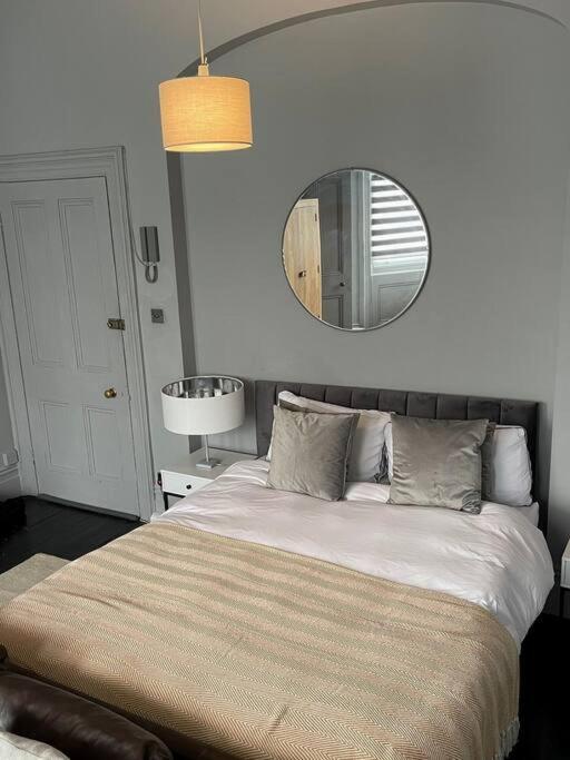 Elegant Studio In - 5 Min Walk To - 10 Min To