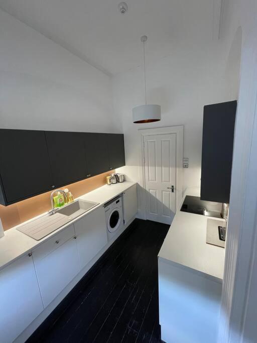 Appartement Elegant Studio In - 5 Min Walk To - 10 Min To