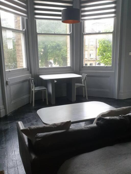 Elegant Studio In - 5 Min Walk To - 10 Min To * Hove